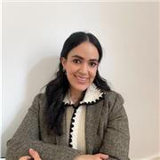 Profesora de arte multimedia. Moda, escultura, ceramica, fotografía, tela, bordados, drapeados, dibujo. Apta para trabajar edades.